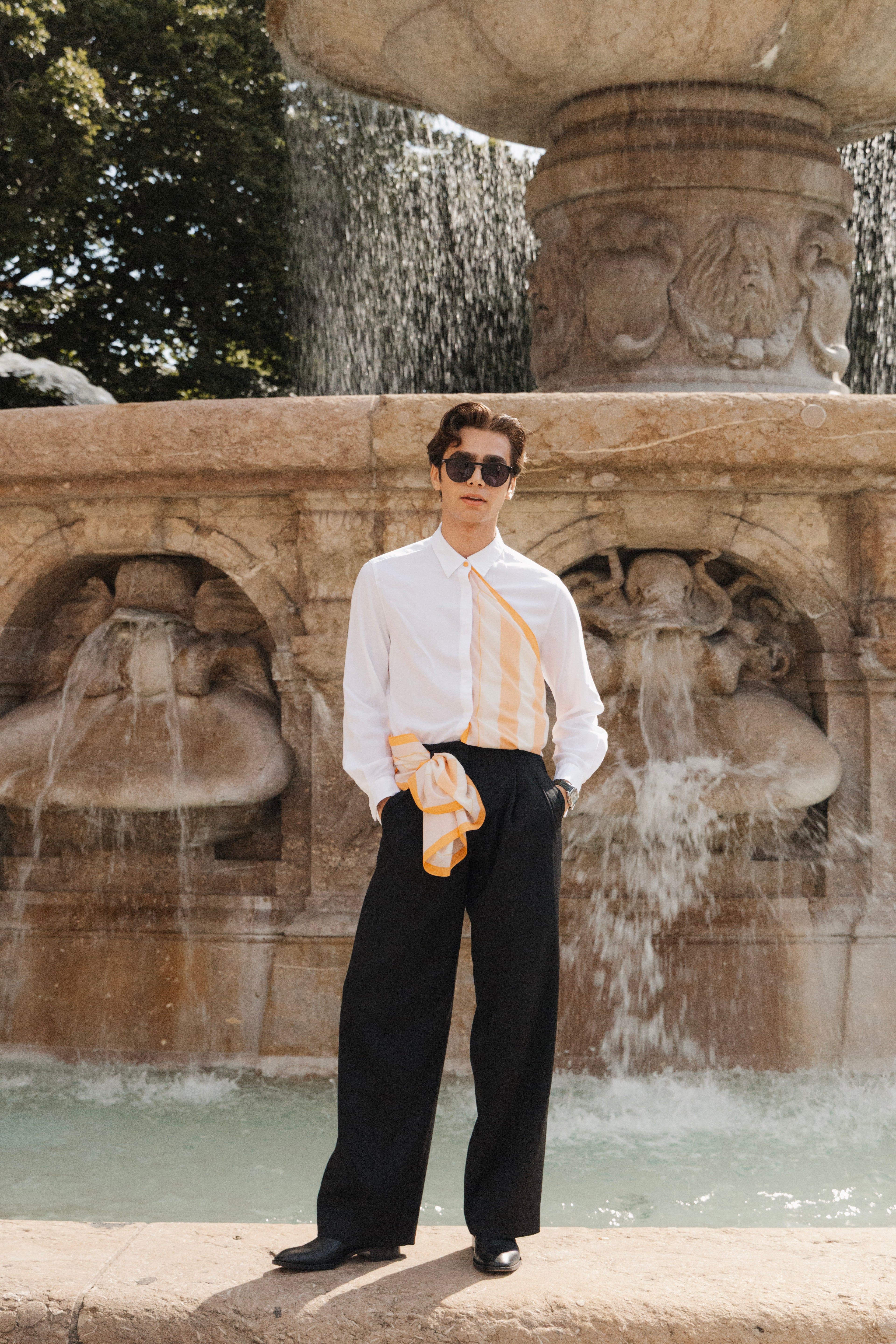 Lines of Elegance | Seidentuch